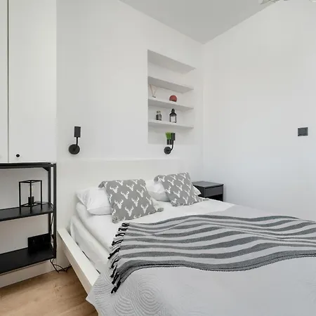 Modern White Studio With Furnished Balcony In By Renters *