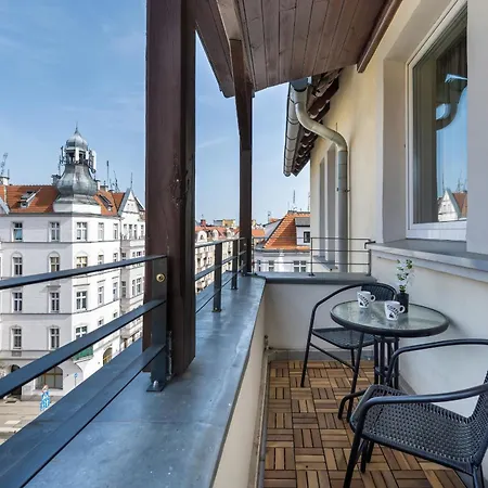 Modern White Studio With Furnished Balcony In By Renters