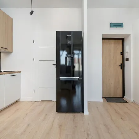 Modern White Studio With Furnished Balcony In By Renters 아파트 브로츠와프