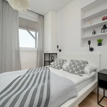 Modern White Studio With Furnished Balcony In By Renters * 브로츠와프